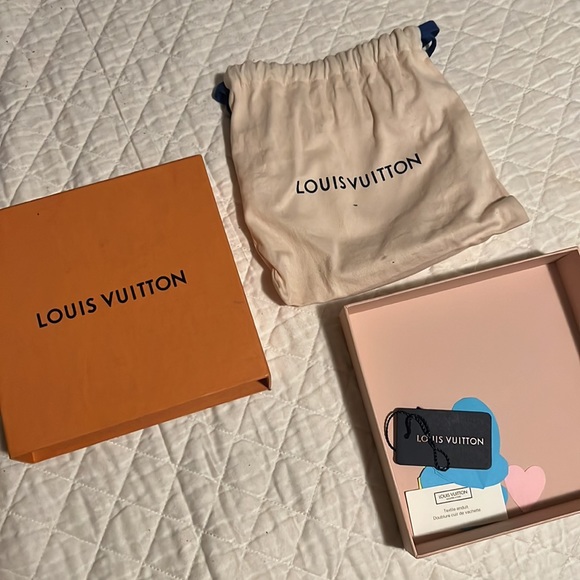 Louis Vuitton Reversible Belt - Picture 5 of 7